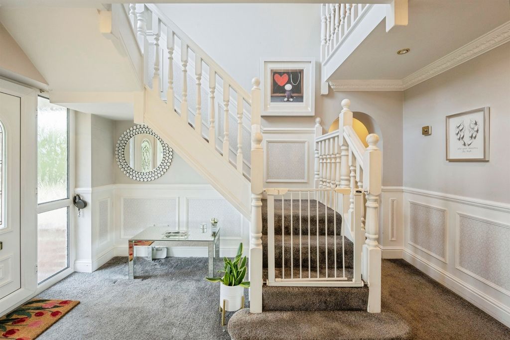 Property photo 2 of 25