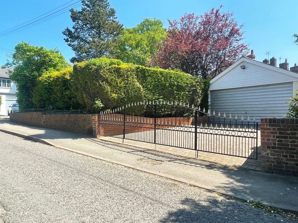 Property photo 2 of 19