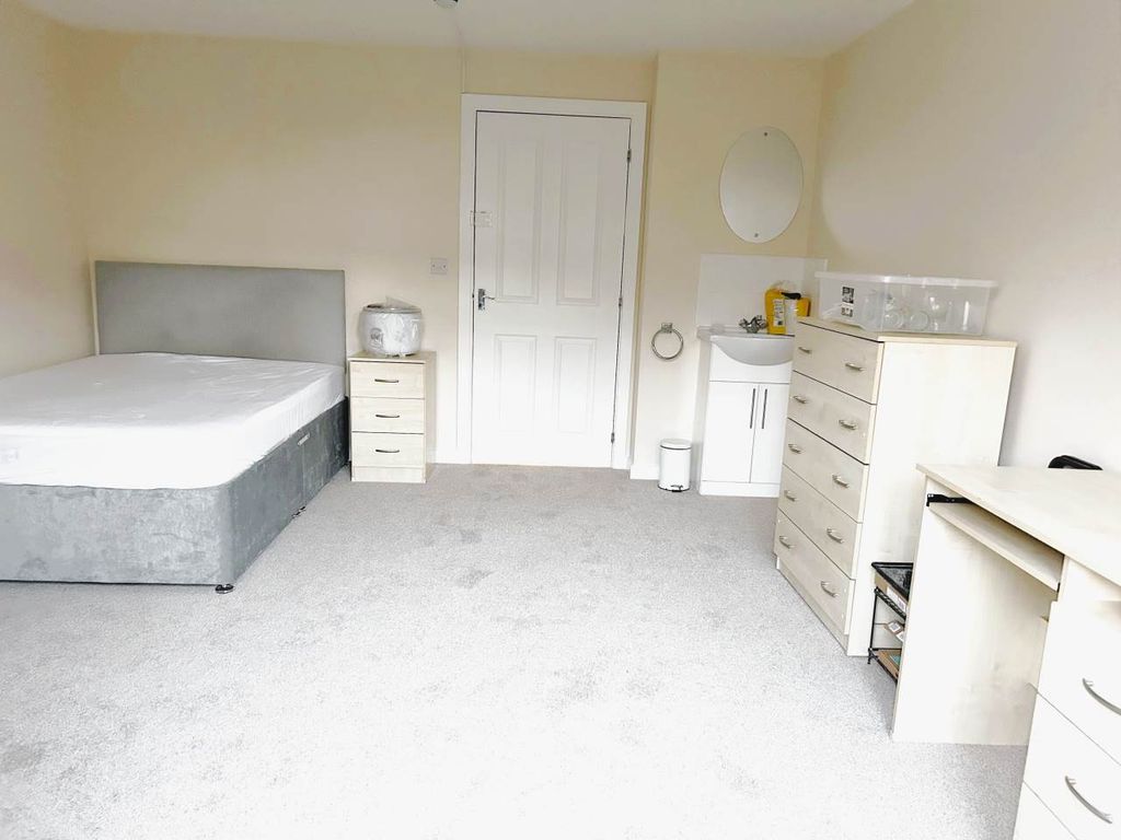 Property photo 2 of 8 65 Aa Bedroom A