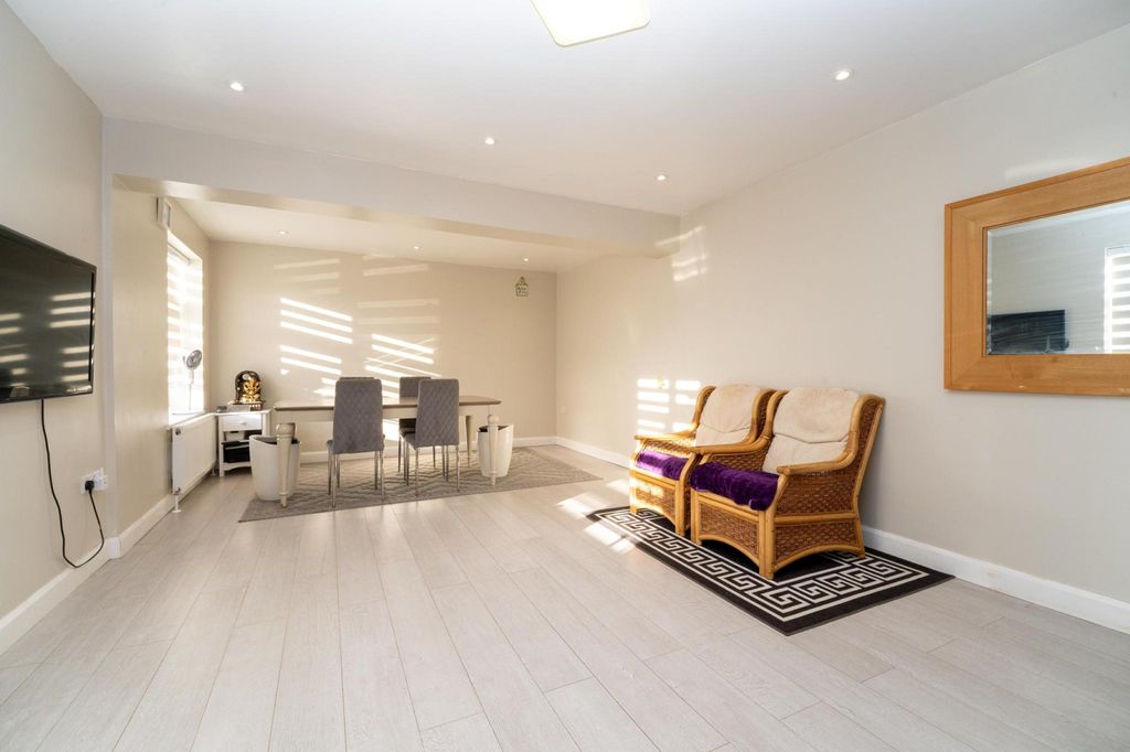 Property photo 3 of 14 Gallery