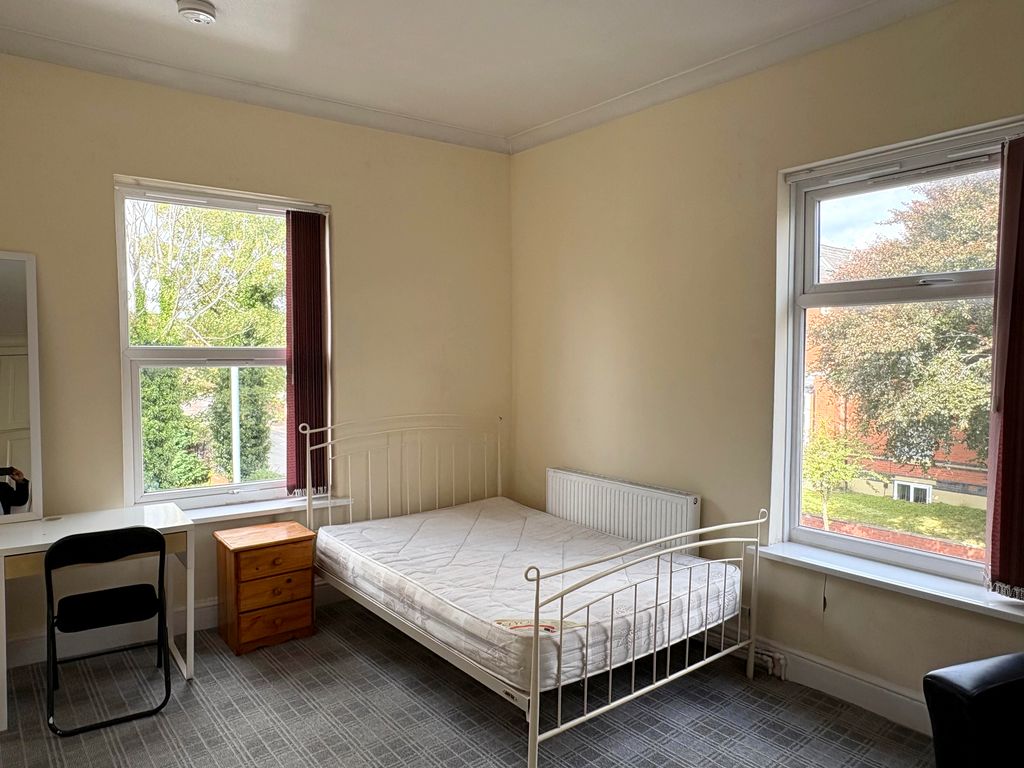 Property photo 3 of 14 Bed3