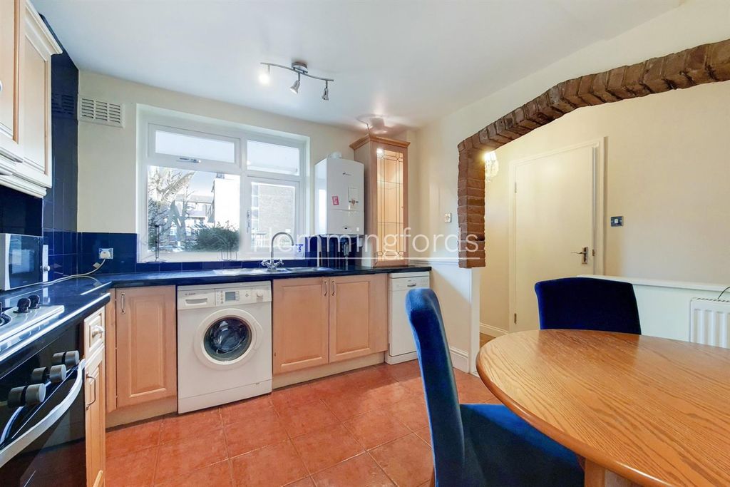 Property photo 3 of 9