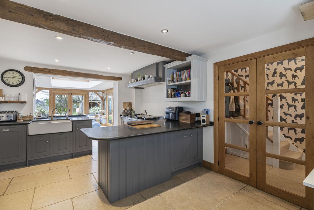 Property photo 3 of 33