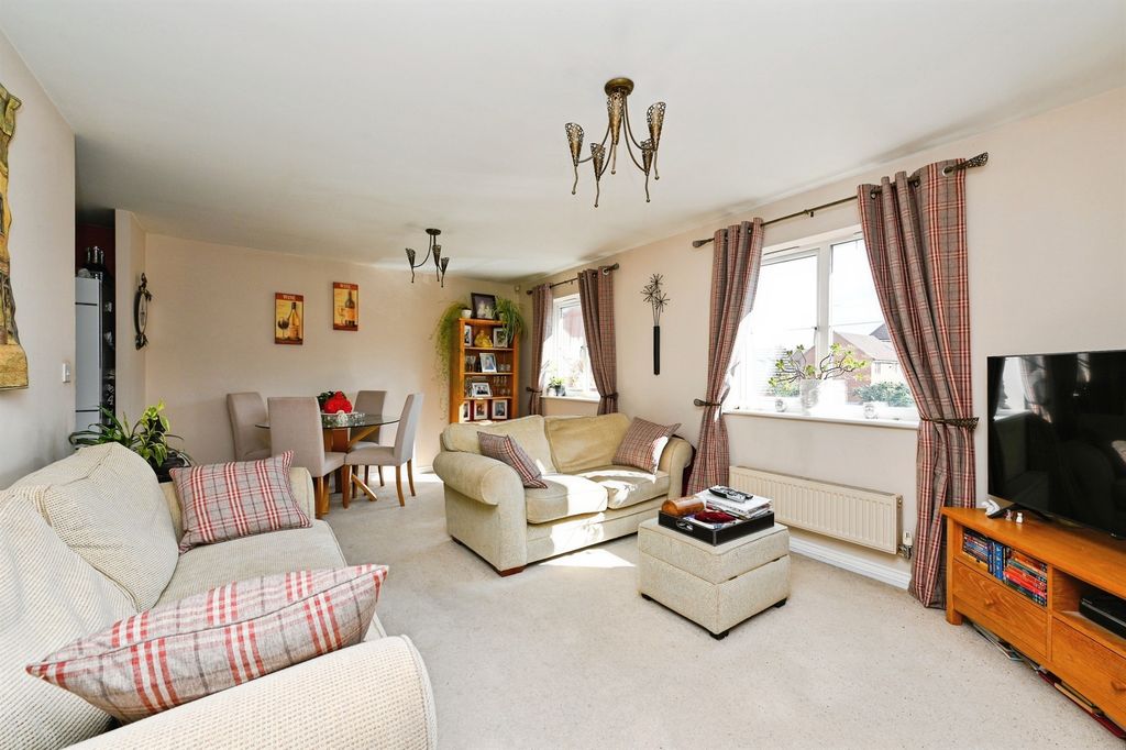 Property photo 2 of 12