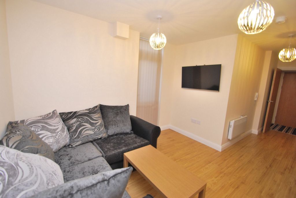 Property photo 1 of 9 Photo 6