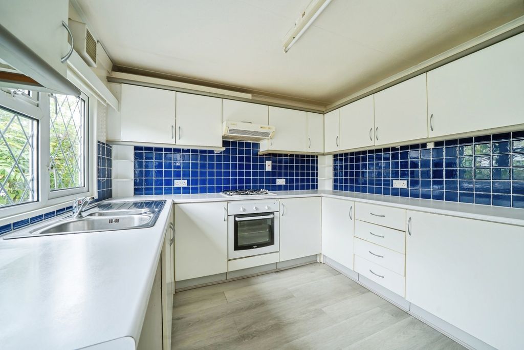 Property photo 2 of 18 Kitchen