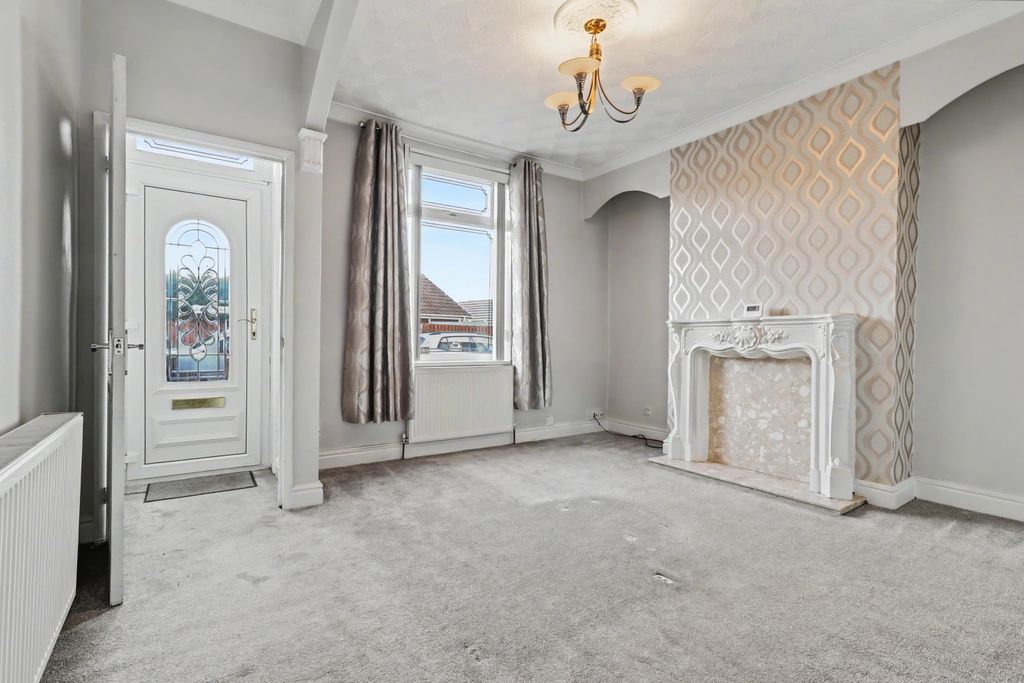 Property photo 3 of 17 3- Rob Hammond Ewemove Pontefract