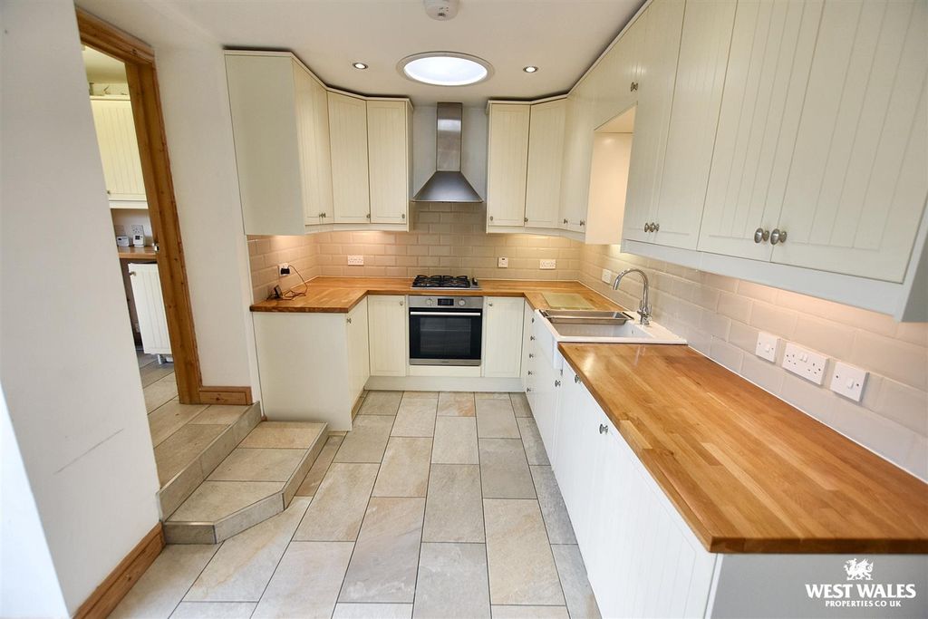 Property photo 3 of 16 10 (88).Jpg