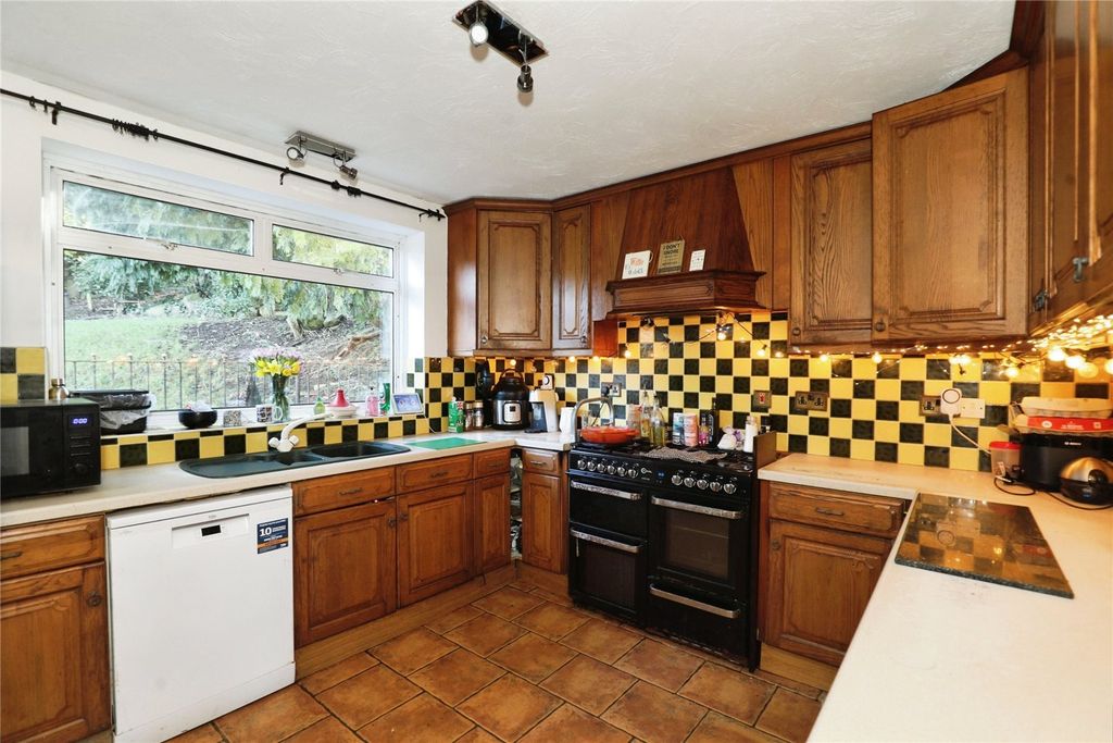Property photo 3 of 20 Kitchen
