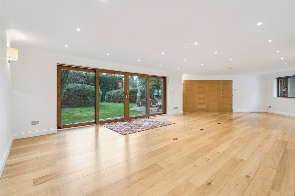 Property photo 3 of 30 Living Room