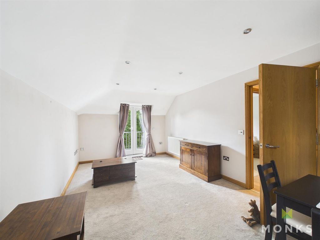 Property photo 3 of 10 Cam01520G0-Pr0256-Still006.Jpg