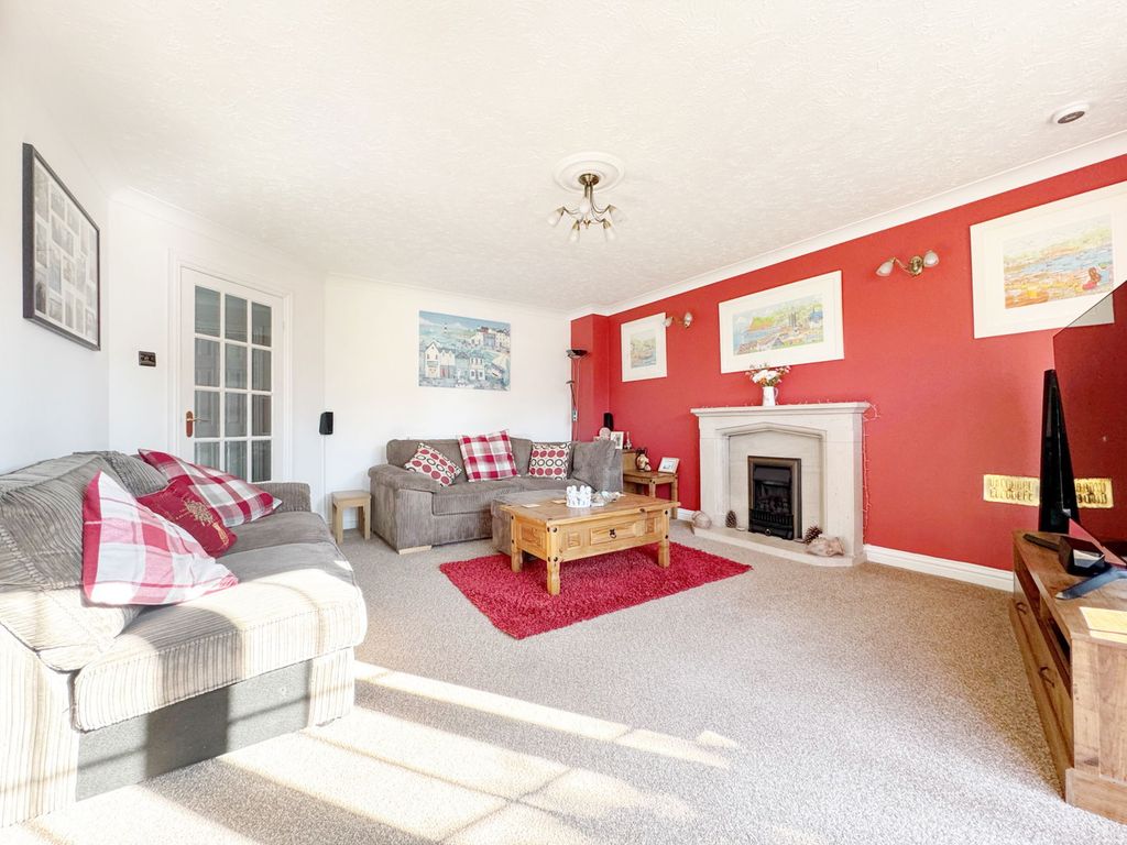 Property photo 3 of 28