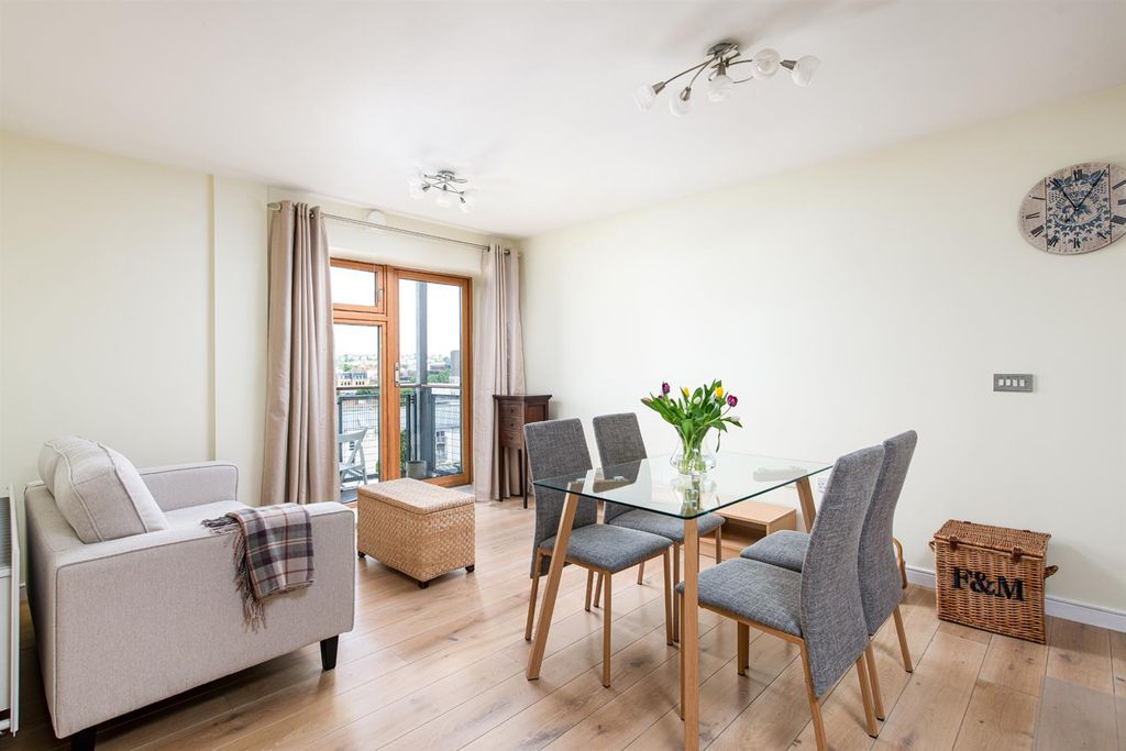 Property photo 1 of 22 Reception