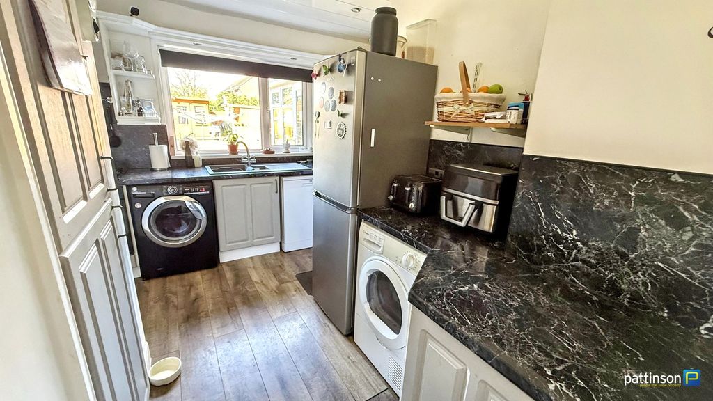 Property photo 3 of 31