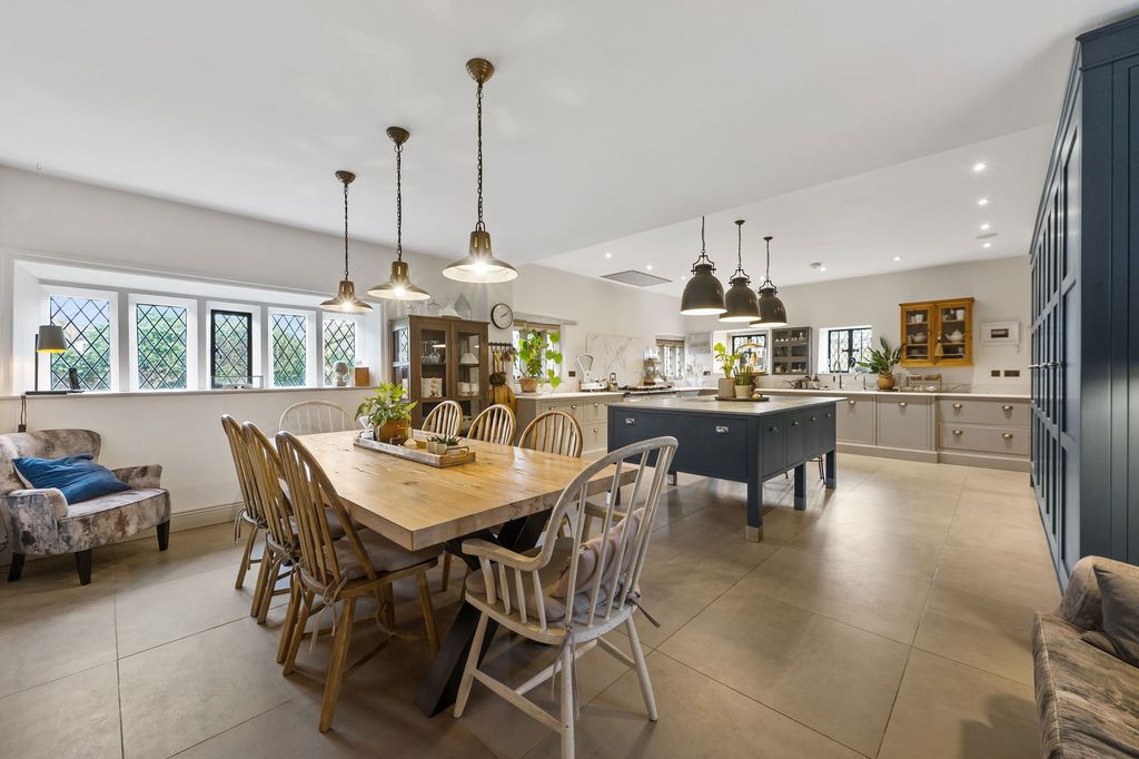 Property photo 3 of 45