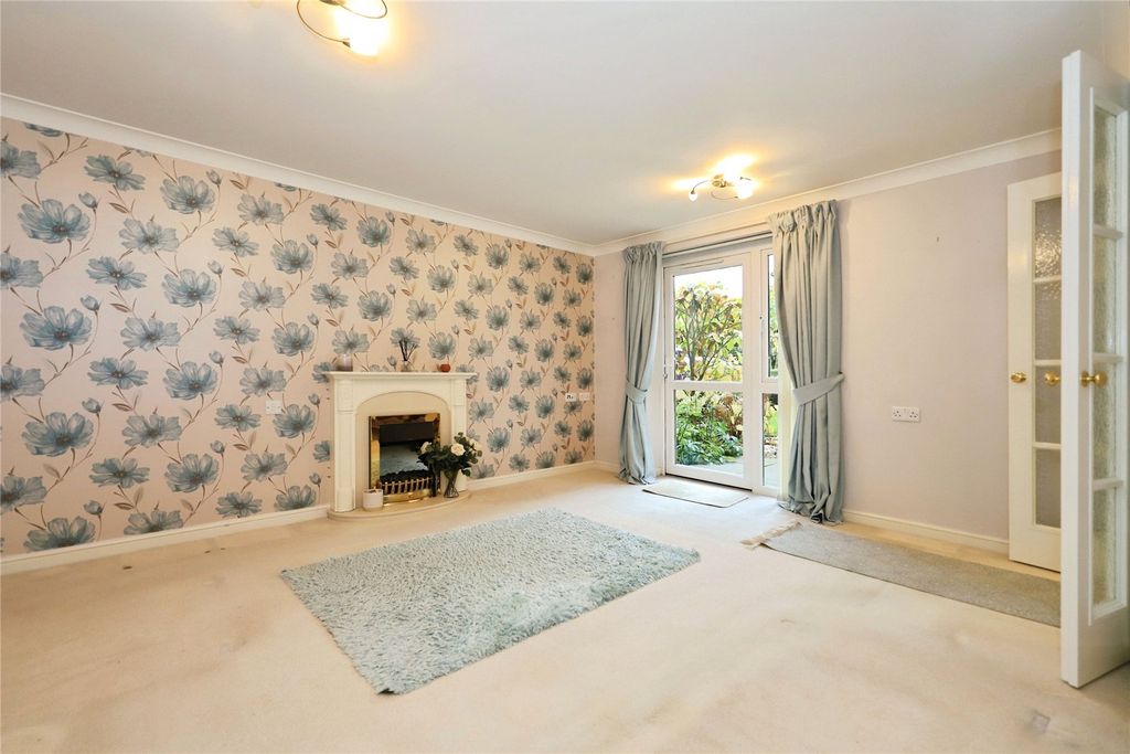 Property photo 2 of 11 Living Room