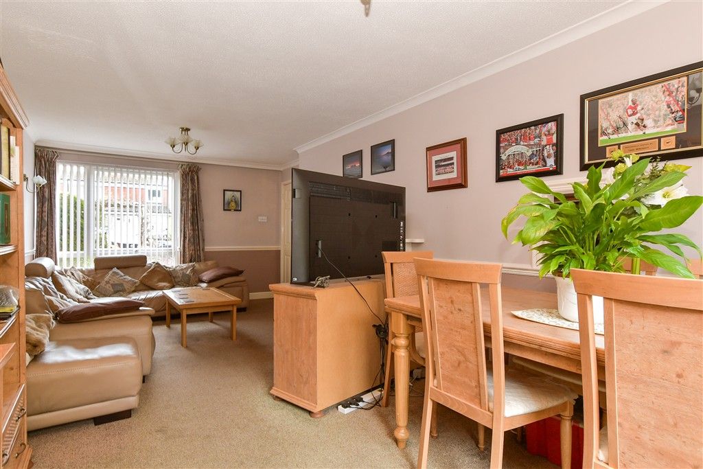 Property photo 3 of 14 Lounge