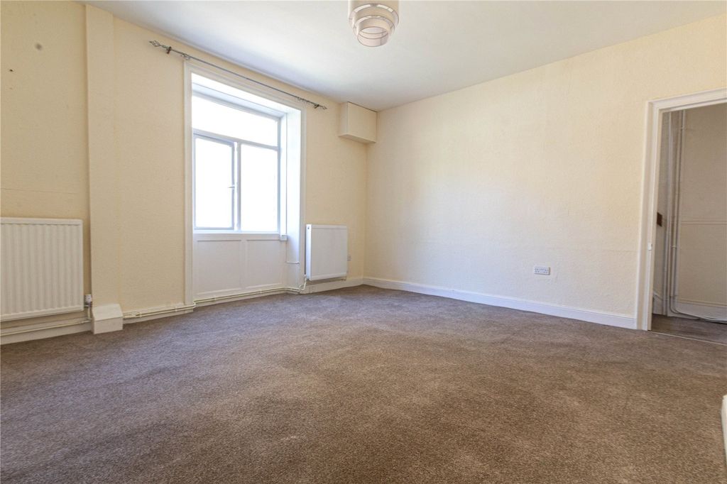 Property photo 3 of 17 Living Room
