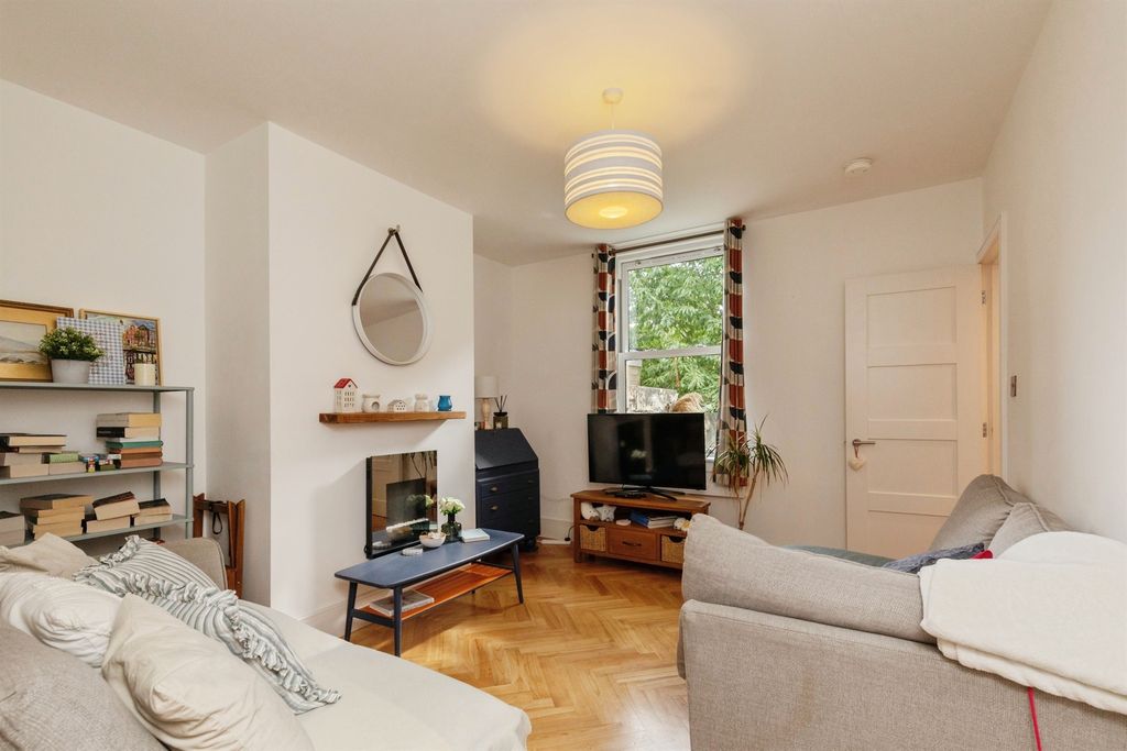 Property photo 2 of 11