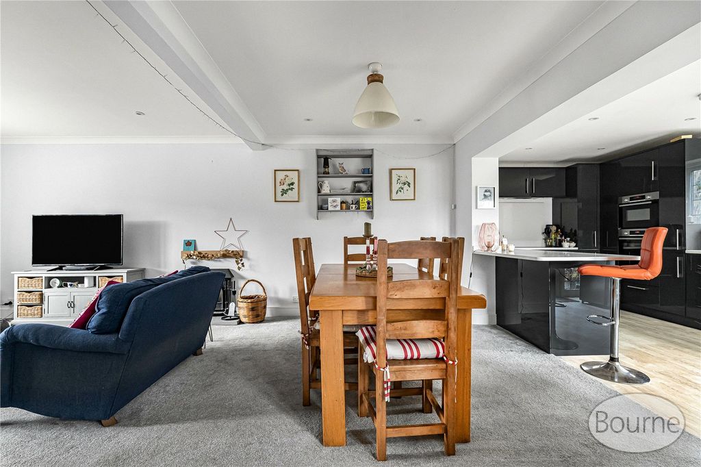 Property photo 3 of 22 Picture No. 05