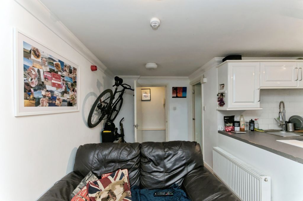 Property photo 3 of 20