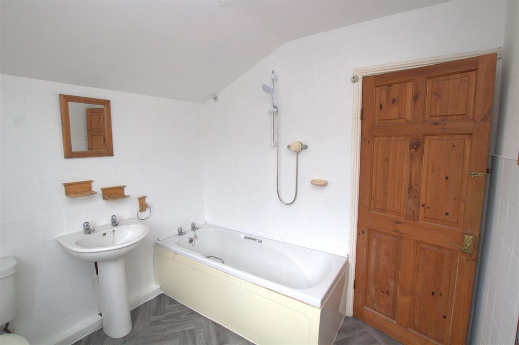 Property photo 1 of 9 Bathroom Reverse.Jpg