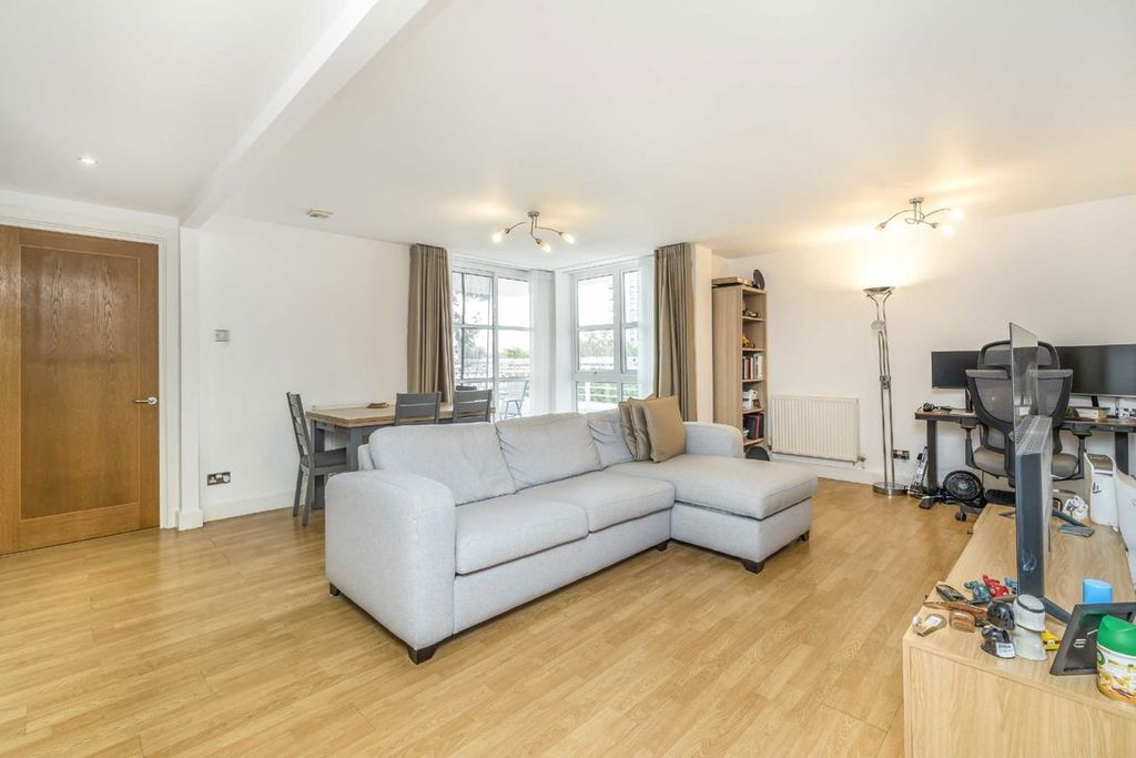 Property photo 2 of 7