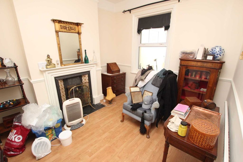 Property photo 3 of 11