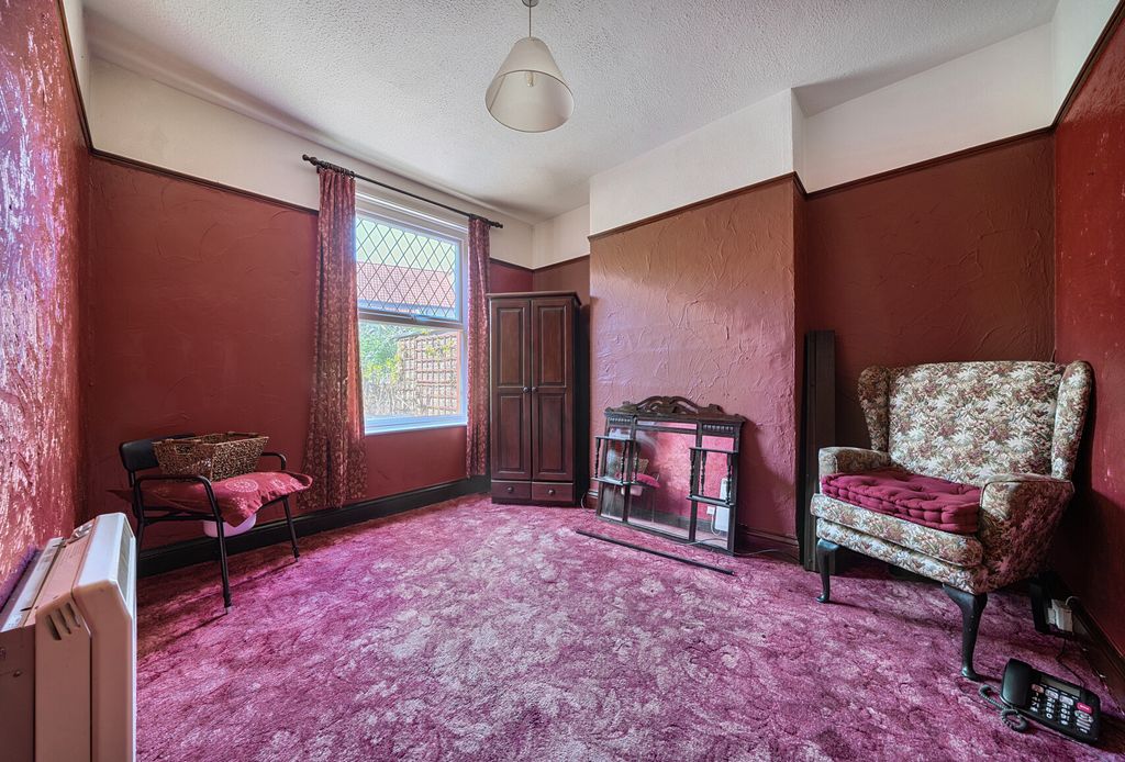Property photo 3 of 11 1324732-14-686d33...