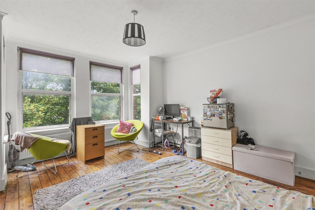 Property photo 2 of 12 186 Hughenden Road, H13 5Pd-2.Jpg