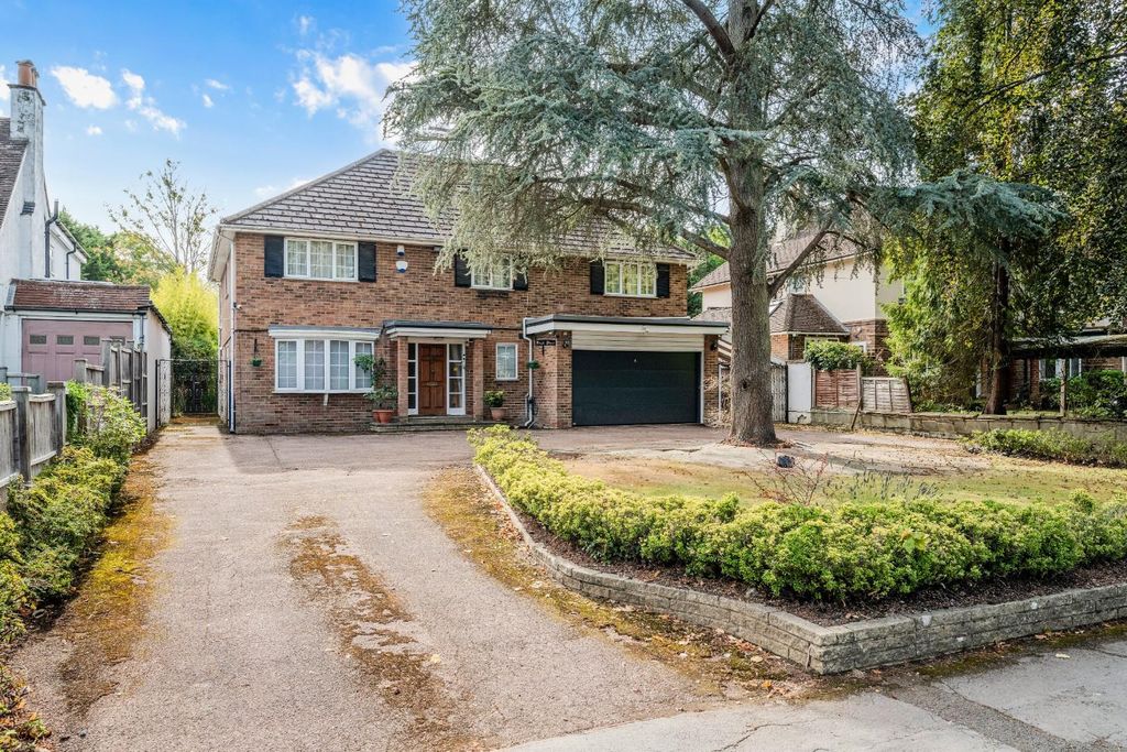 Property photo 1 of 26 Longdown Lane North