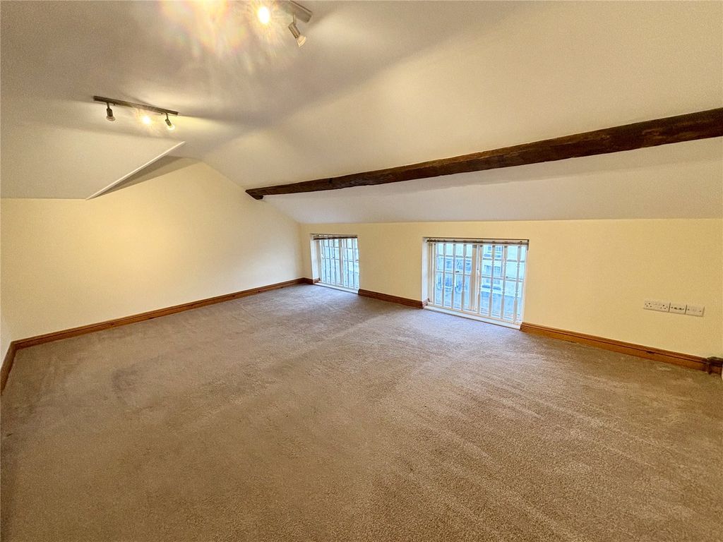 Property photo 2 of 6 Picture No. 10