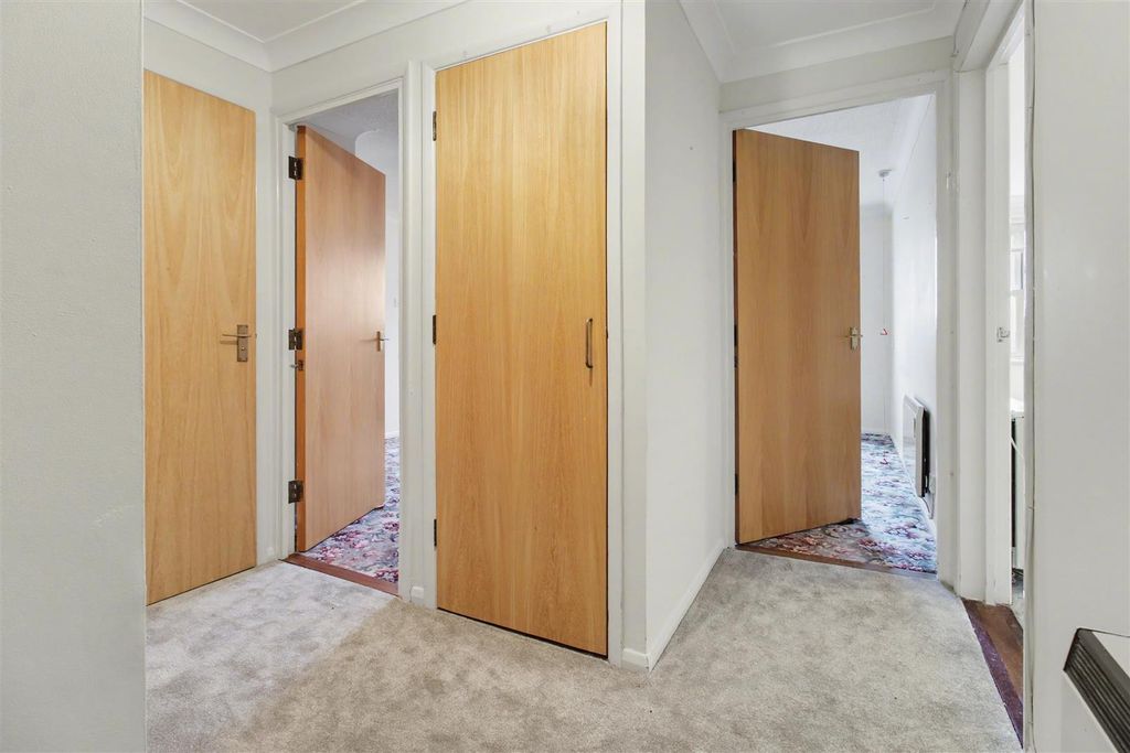 Property photo 2 of 12 Hallway