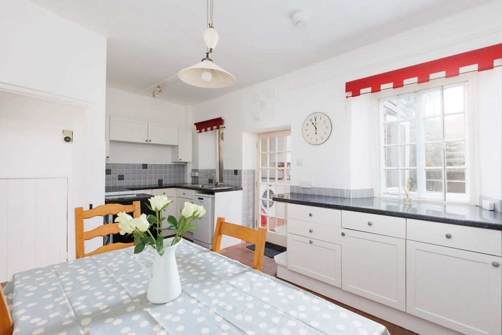 Property photo 2 of 18 4798986