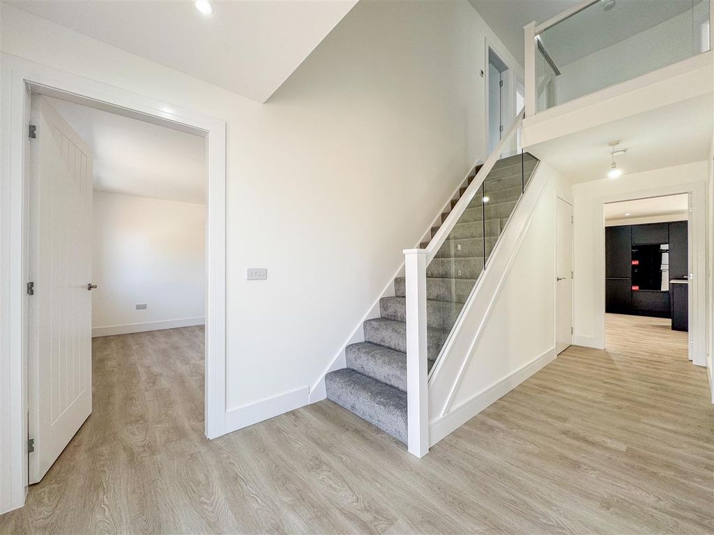 Property photo 2 of 40 Entrance