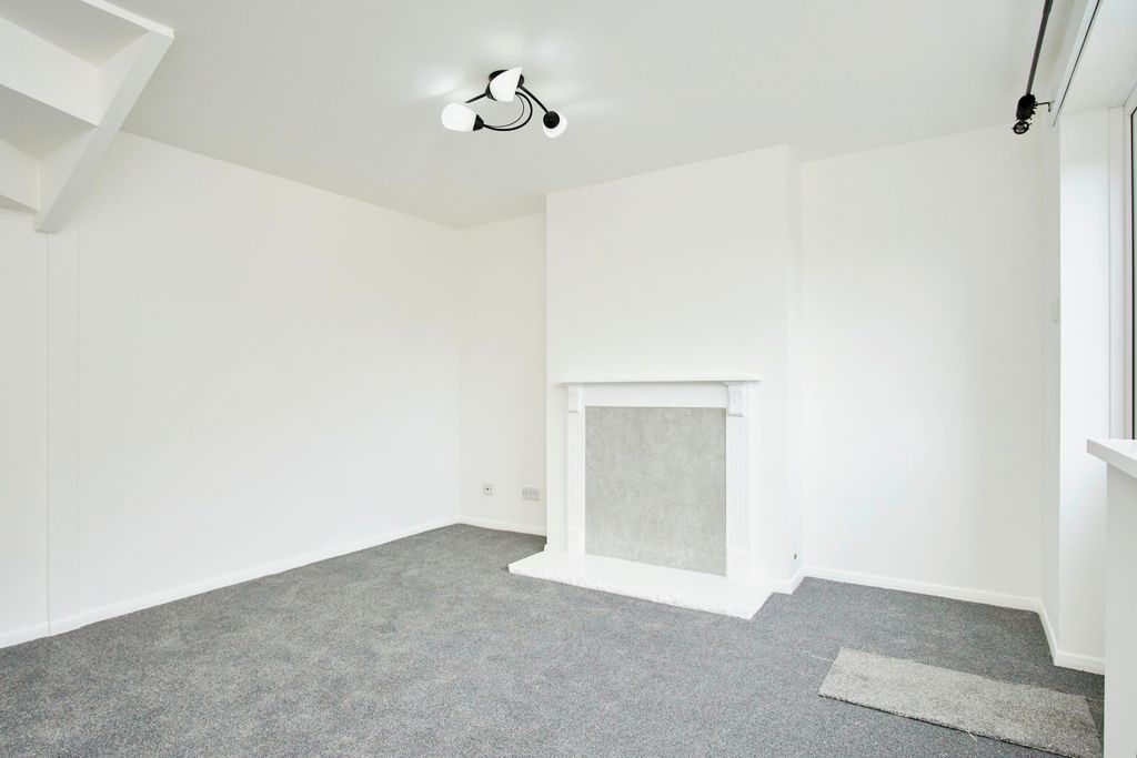 Property photo 2 of 11 2