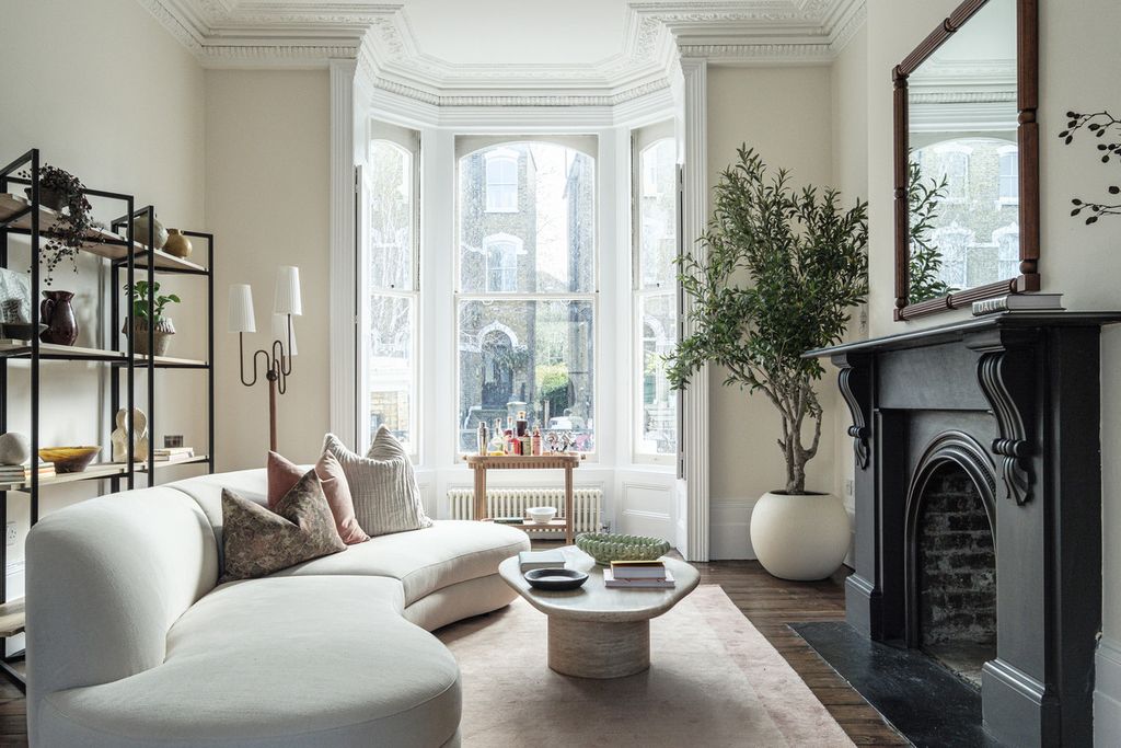 Property photo 2 of 43