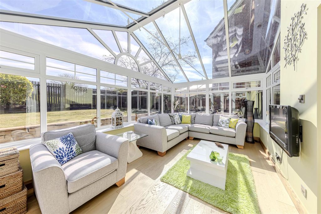Property photo 2 of 47 Conservatory