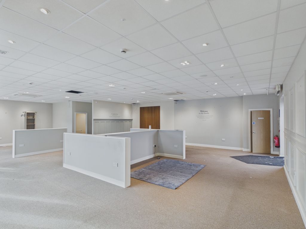 Property photo 3 of 8 Photo 4