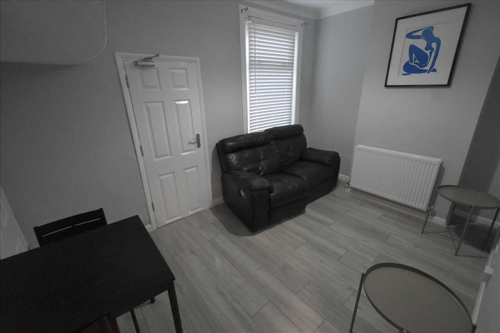 Property photo 3 of 5 Lounge