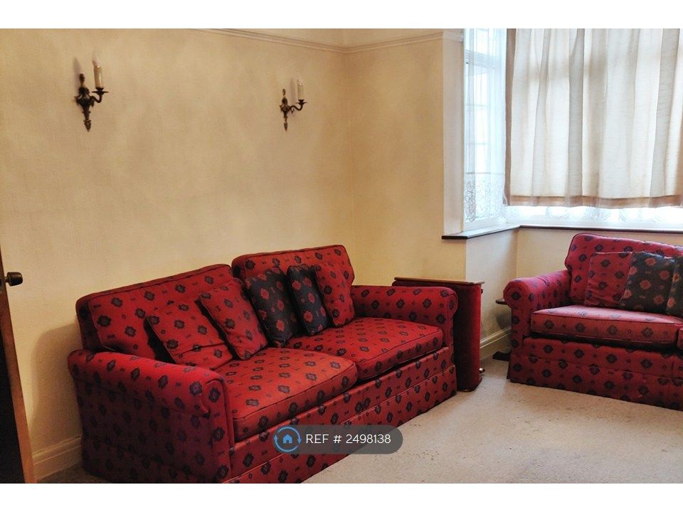 Property photo 3 of 10 Living Room