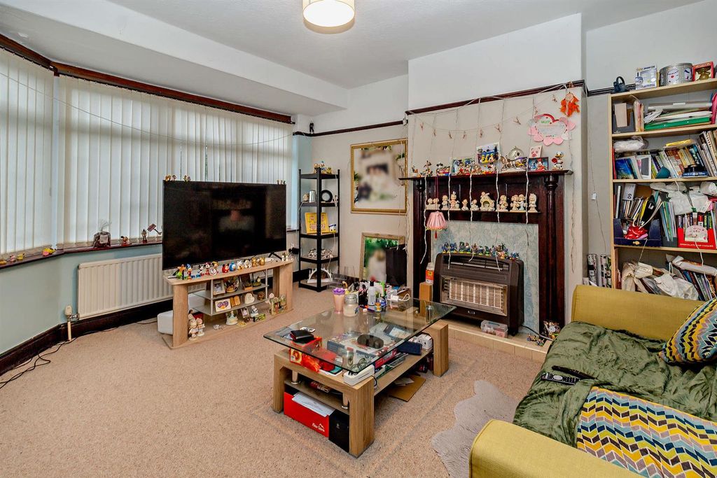 Property photo 3 of 17 Living Room