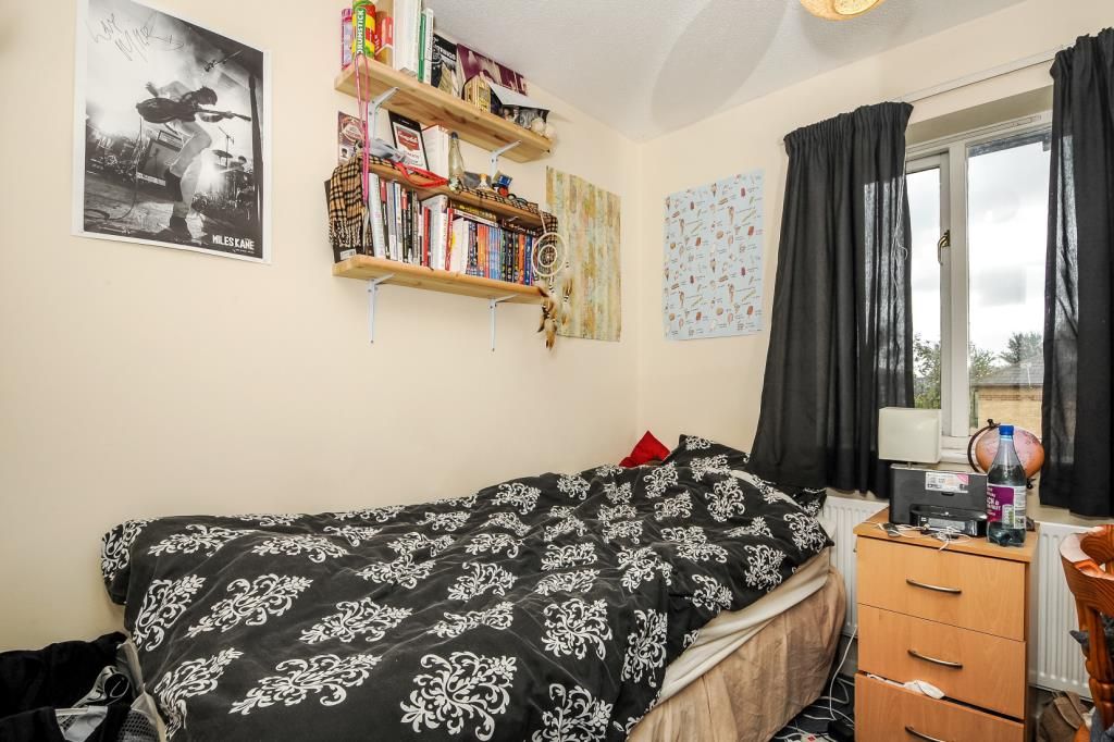 Property photo 3 of 9 Bedroom