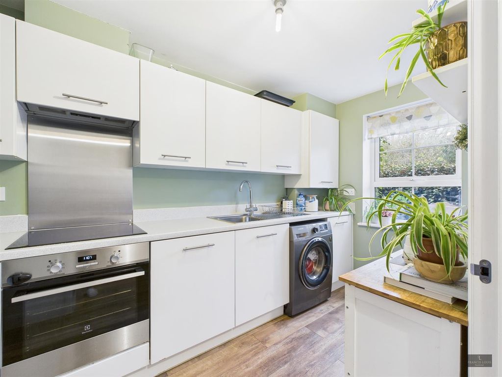 Property photo 3 of 18 Cam02887G0-Pr0559-Still005.Jpg