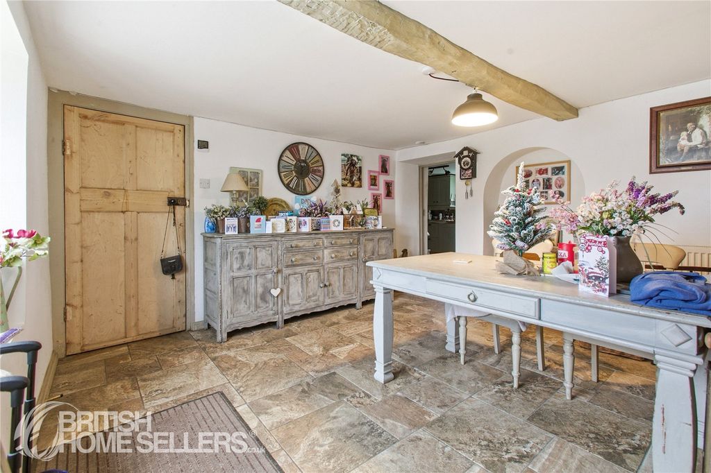 Property photo 3 of 14 9