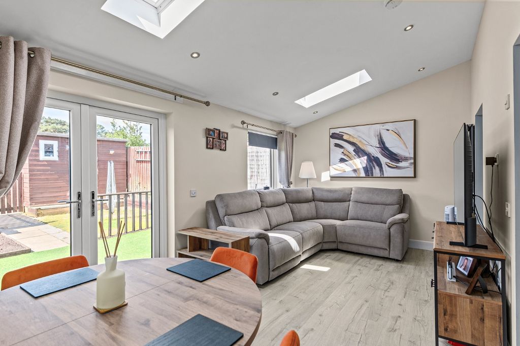 Property photo 2 of 33 4427075