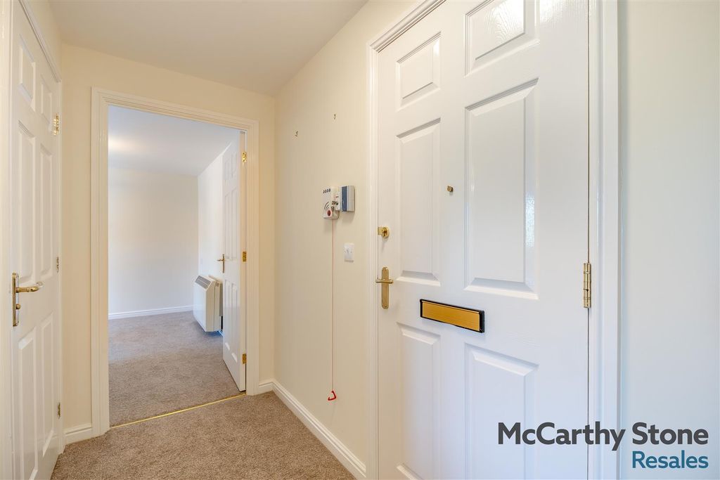 Property photo 2 of 40 8682647-Interior01.Jpg