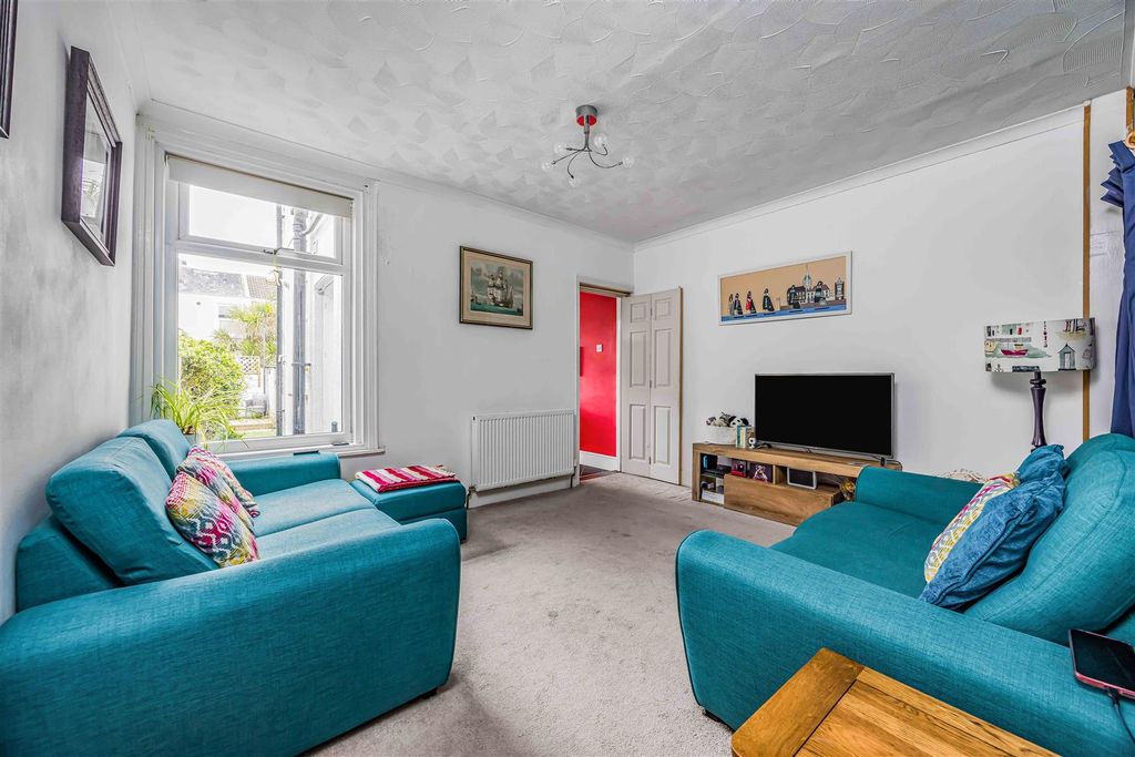 Property photo 3 of 15 31 Bertie Road, Southsea-Small-Porticomarketing-So