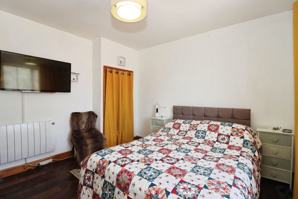 Property photo 3 of 16 Photo