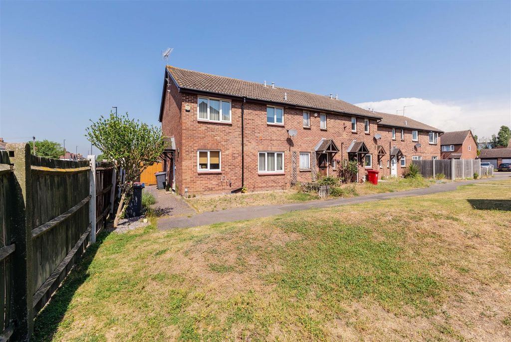 Property photo 1 of 15 26 Bramber Court-3.Jpg
